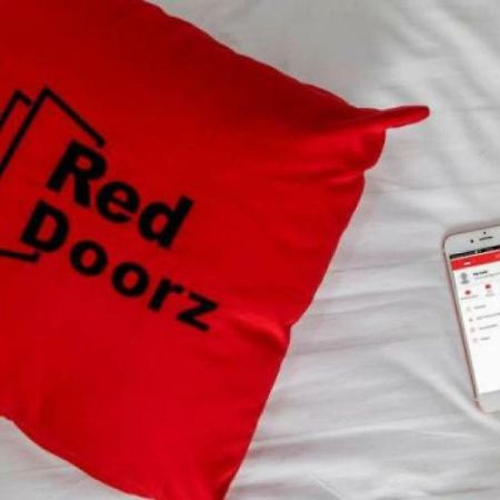RedDoorz @ Kertajaya Surabaya Hotel Bagian luar foto