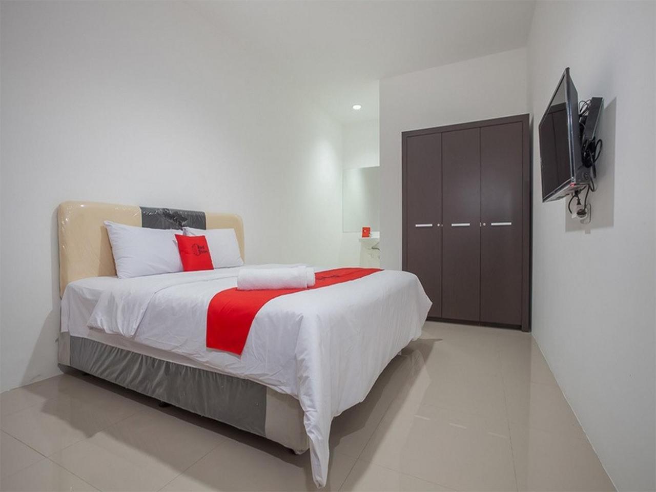 RedDoorz @ Kertajaya Surabaya Hotel Bagian luar foto